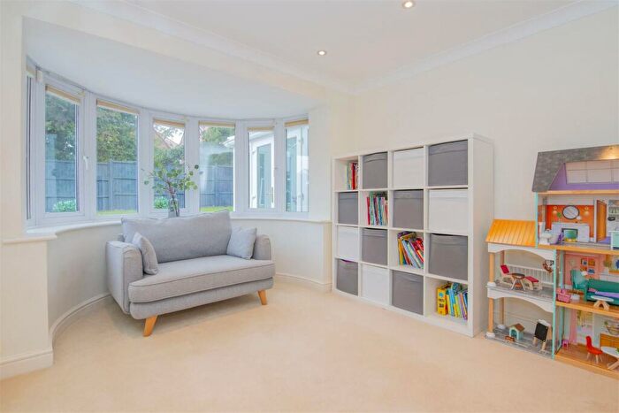 5 Bedroom Detached House For Sale In Bates Close, Market Harborough, LE16