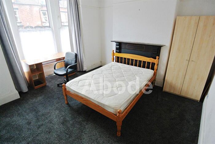 5 Bedroom House To Rent In Brudenell Mount, Hyde Park, Leeds, LS6