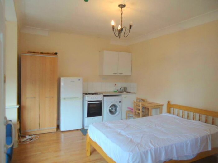 Studio To Rent In Christchurch Avenue, Kenton, Middlesex, HA3