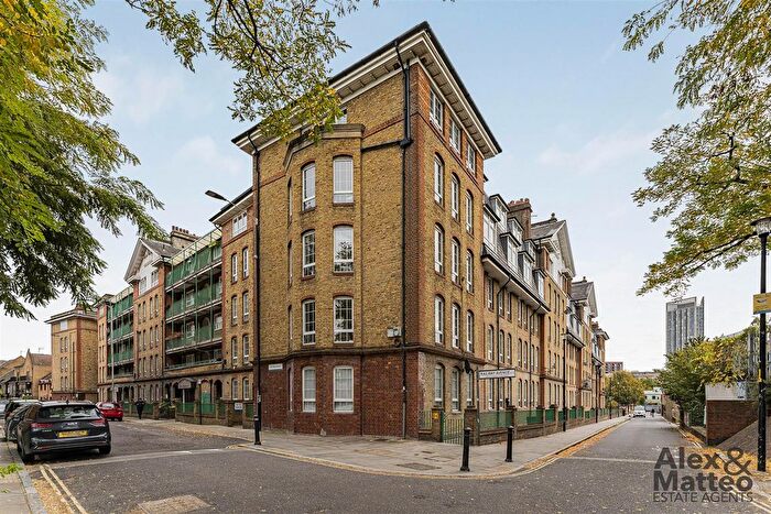 3 Bedroom Flat For Sale In Hythe House, Rotherhithe, SE16