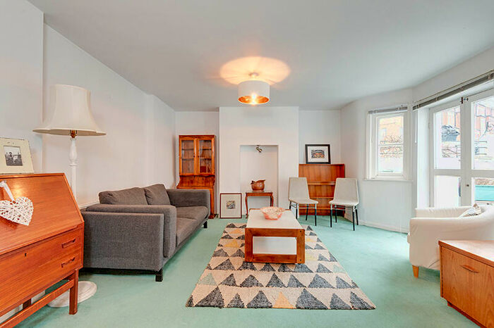 1 Bedroom Flat To Rent In Pilgrims Lane, Hampatead, NW3