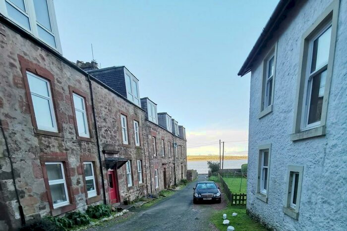 3 Bedroom Flat For Sale In , Brandon Place, Flat -, Kilchattan Bay, Isle Of Bute, PA20