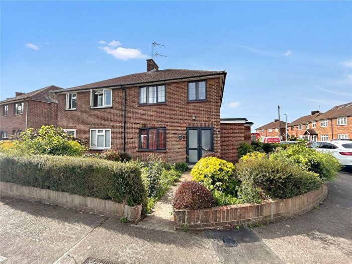 3 Bedroom Semi-Detached House For Sale In Ruxley Close, Sidcup, DA14