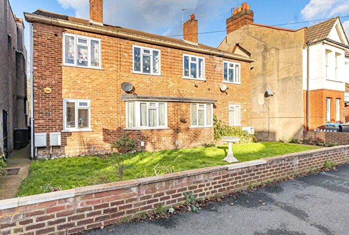 1 Bedroom Flat For Sale In Albemarle Gardens, New Malden, KT3