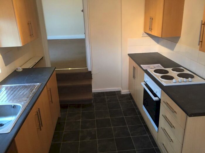 3 Bedroom Flat To Rent In Rosebery Avenue, Gateshead, Tyne & Wear, NE8