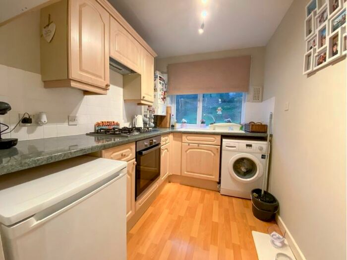 2 Bedroom Maisonette To Rent In Hemdean Road, Reading, RG4