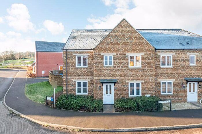 3 Bedroom Semi-Detached House For Sale In Clifton Drive, Bloxham - No Onward Chain., OX15