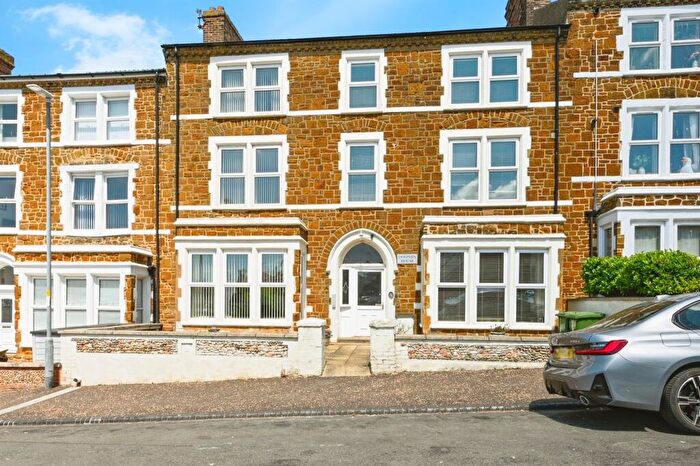 2 Bedroom Flat For Sale In Cliff Terrace, Hunstanton, PE36