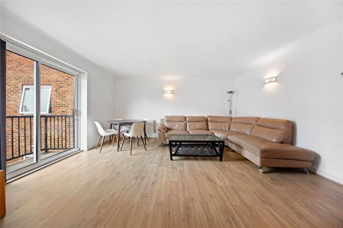 3 Bedroom Apartment To Rent In Narrow Street, E14