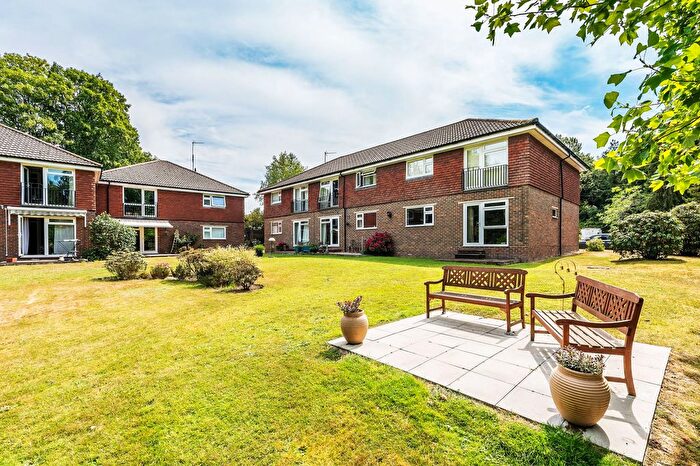 2 Bedroom Flat For Sale In Bucklers Close, Tunbridge Wells, TN2