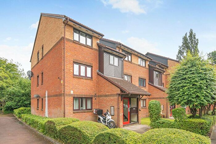 1 Bedroom Flat To Rent In Pavillion Way, Edgware, HA8