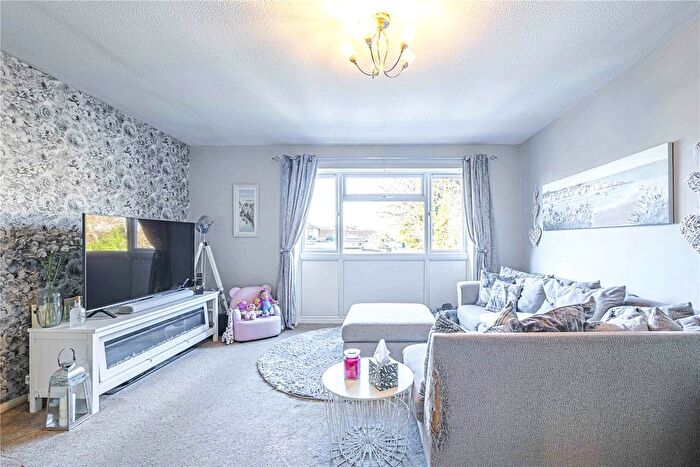 2 Bedroom Flat To Rent In Plewes Close, Kensworth, Central Bedfordshire, LU6