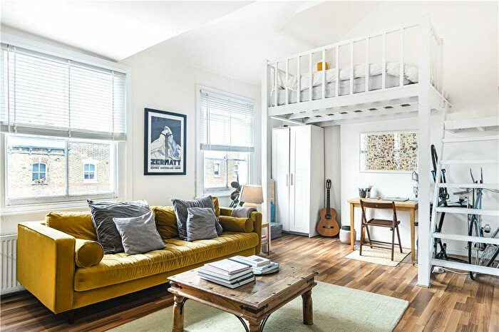 Studio To Rent In Farleigh Road, London, N16