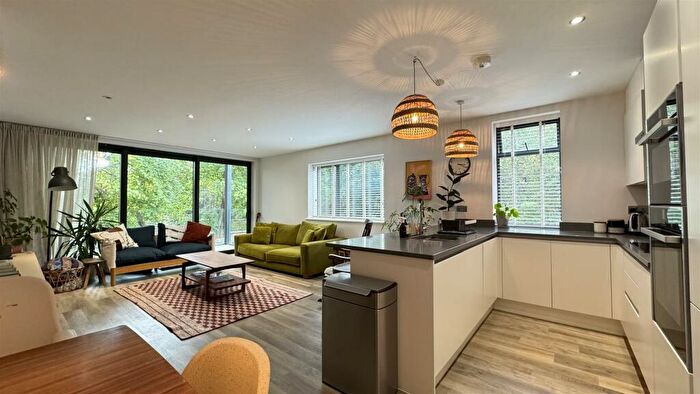 2 Bedroom Apartment For Sale In The Avenue, Branksome Park, BH13