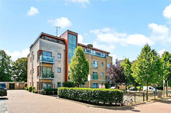 1 Bedroom Flat To Rent In Southcott Road, Teddington, TW11