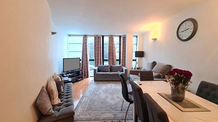 2 Bedroom Flat For Sale In London Road, Isleworth, TW7