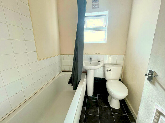 3 Bedroom Terraced House For Sale In Calverley Street, Preston, PR1