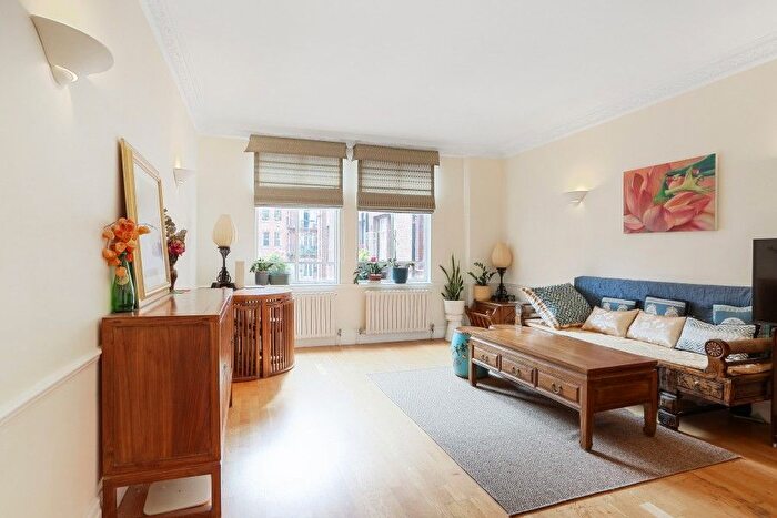 2 Bedroom Flat To Rent In Oakwood Court, Abbotsbury Road, Kensington, London, W14