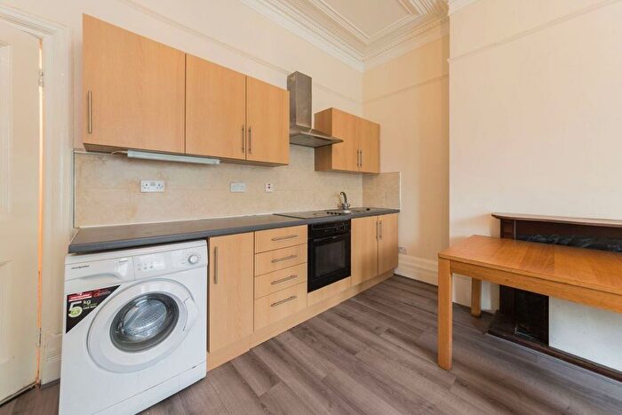 2 Bedroom Flat To Rent In Coleridge Road, London, N8