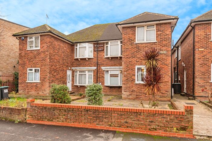 3 Bedroom Flat For Sale In Clarence Road, London, N22