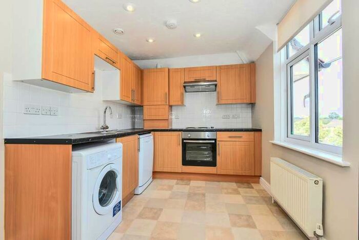 2 Bedroom Apartment To Rent In Maidenhead, Berkshire, SL6