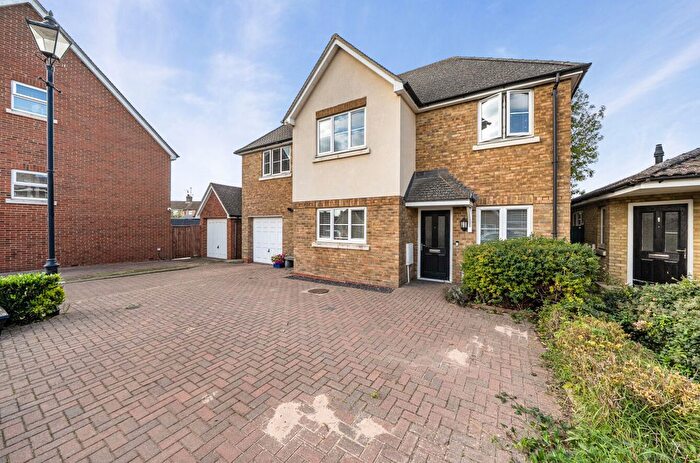 5 Bedroom Detached House For Sale In Brambles Edge, Houghton Regis, Dunstable, LU5