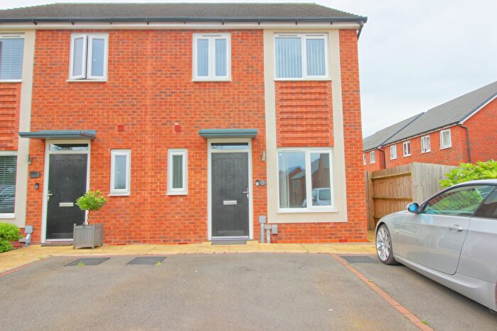 3 Bedroom Semi-Detached House For Sale In Longhorn Close, Uttoxeter, ST14