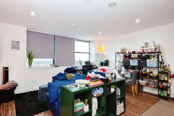 1 Bedroom Apartment For Sale In Chester Road, Old Trafford, Manchester, M16