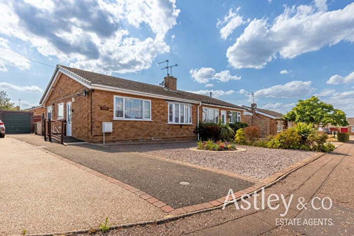 2 Bedroom Semi-Detached Bungalow For Sale In Peregrine Mews, Sprowston, Norwich, NR7