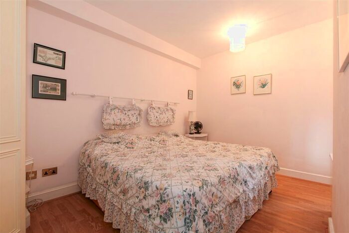 1 Bedroom Flat To Rent In Chelsea Cloisters, Sloane Avenue, London, SW3