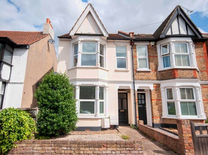 1 Bedroom Flat To Rent In Grange Road, Leigh-On-Sea, SS9