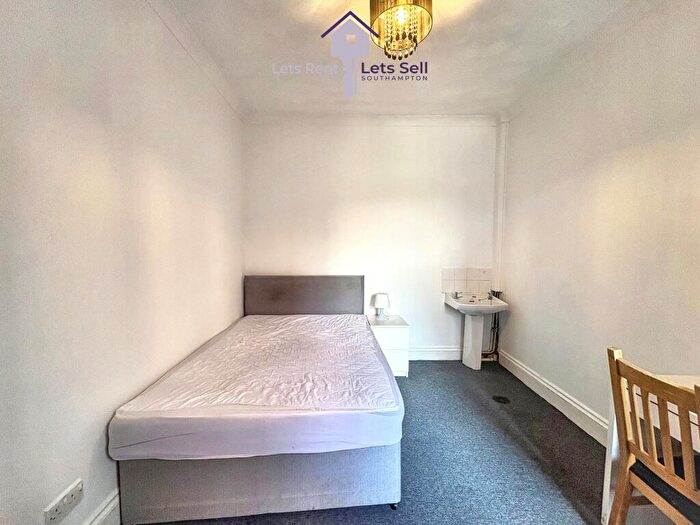 1 Bedroom Terraced House To Rent In Tennyson Road, Southampton, SO17