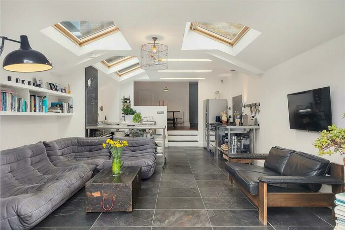 2 Bedroom House To Rent In Temperley Road, Balham, London, SW12