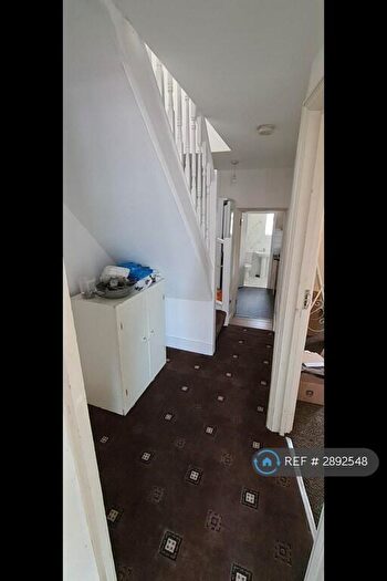 2 Bedroom Flat To Rent In Ley Street, Ilford, IG1