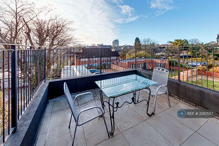 3 Bedroom Flat To Rent In Torrington Park, London, N12