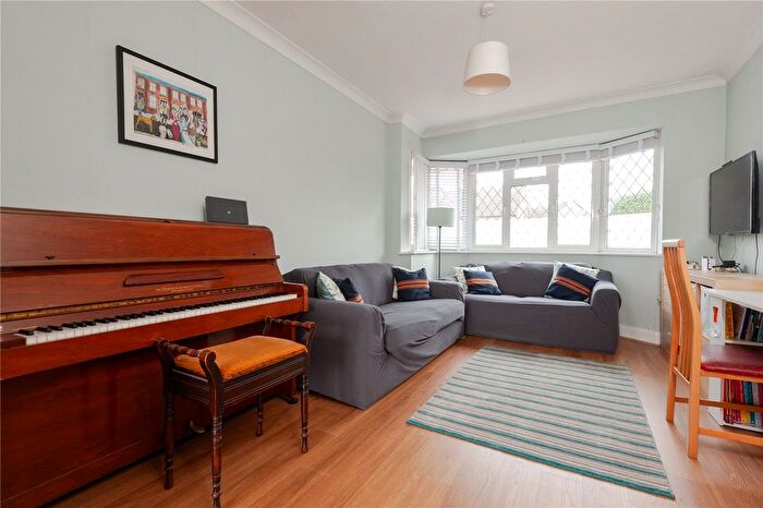 3 Bedroom End Of Terrace House For Sale In Meadway, Twickenham, TW2
