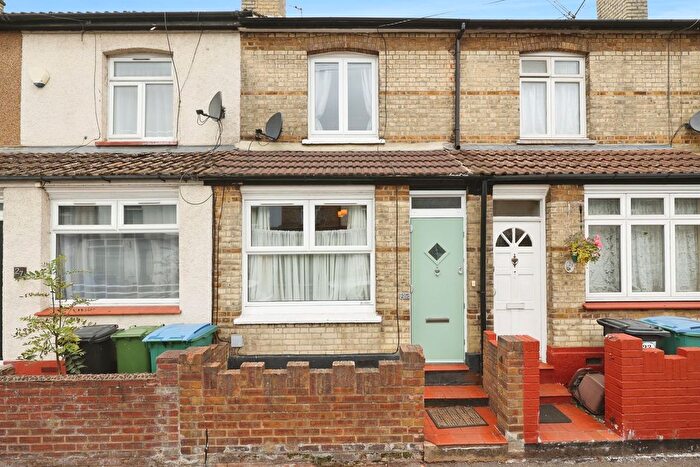 2 Bedroom Terraced House For Sale In Shaftesbury Road, Watford, WD17