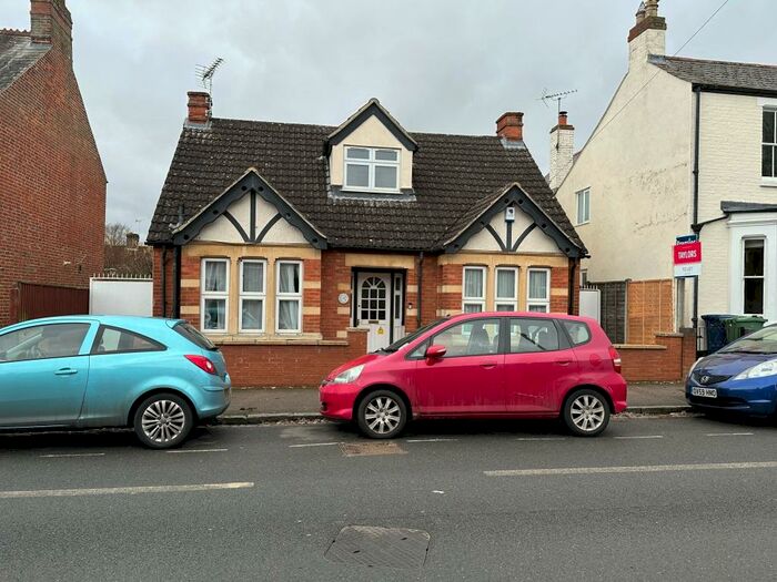 7 Bedroom Bungalow To Rent In New High Street, Headington, OX3