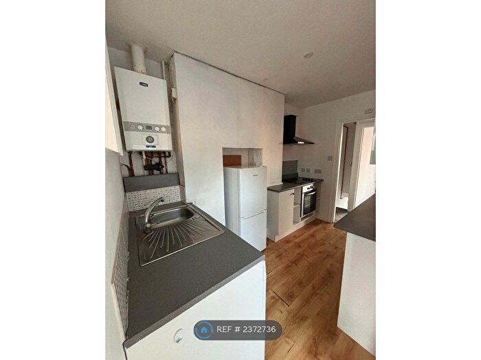 1 Bedroom Flat To Rent In Corporation Road, Plymouth, PL2