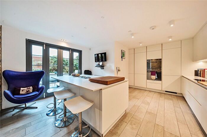 3 Bedroom Terraced House For Sale In Moonlight Drive, London, SE23