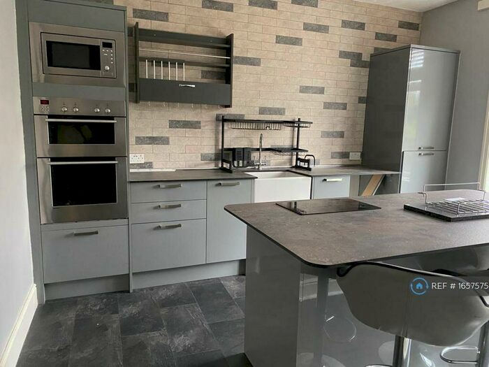 2 Bedroom Flat To Rent In Woodlands Road, Lytham St. Annes, FY8