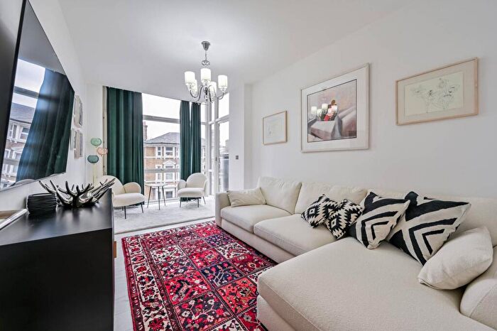 3 Bedroom Flat For Sale In Middleton Way, Blackheath, London, SE13