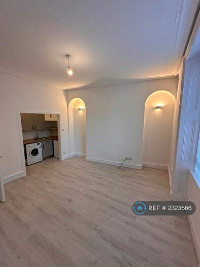2 Bedroom Flat To Rent In Hardgate, Aberdeen, AB11