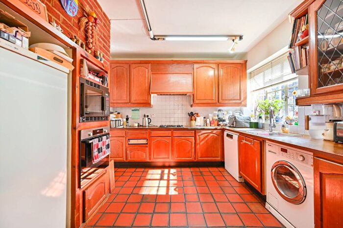 3 Bedroom Flat For Sale In Kensington High Street, High Street Kensington, London, W8