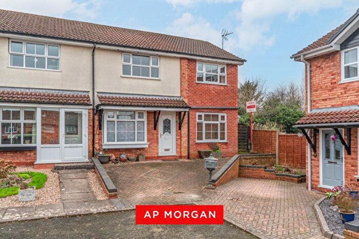 3 Bedroom End Of Terrace House For Sale In Knightsford Close, Webheath, Redditch, B97