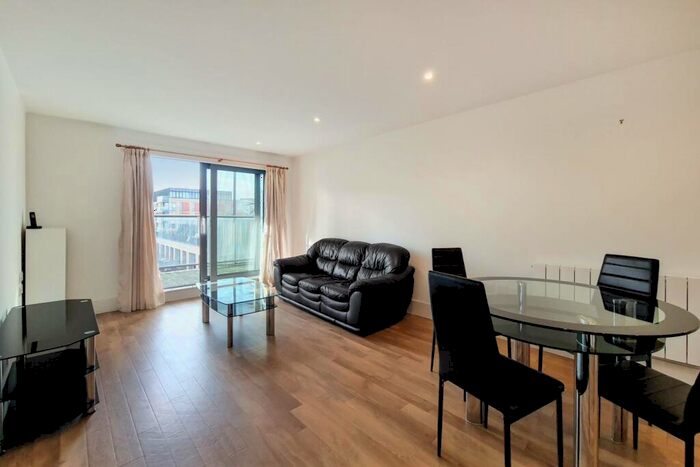 2 Bedroom Flat To Rent In Royal Carriage Mews, Woolwich, London, SE18