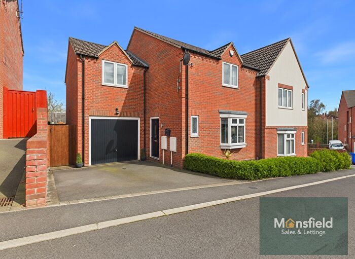 3 Bedroom Semi Detached House For Sale In Woodland Park View, Mansfield, NG18