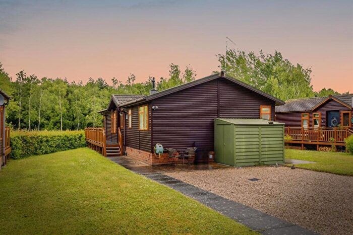 2 Bedroom Lodge For Sale In Woodcock Lane, Lincoln, LN1