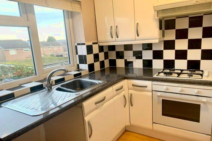 2 Bedroom Maisonette To Rent In Staindale Court, Nottingham, NG8
