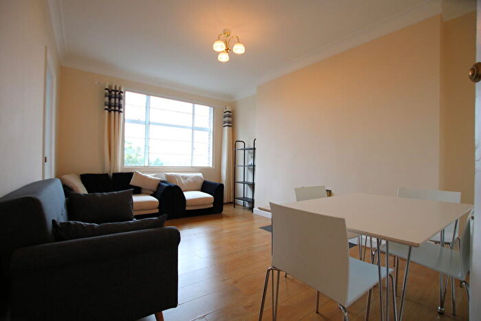 2 Bedroom Apartment To Rent In Kingsley Court, Park Avenue, London, NW2